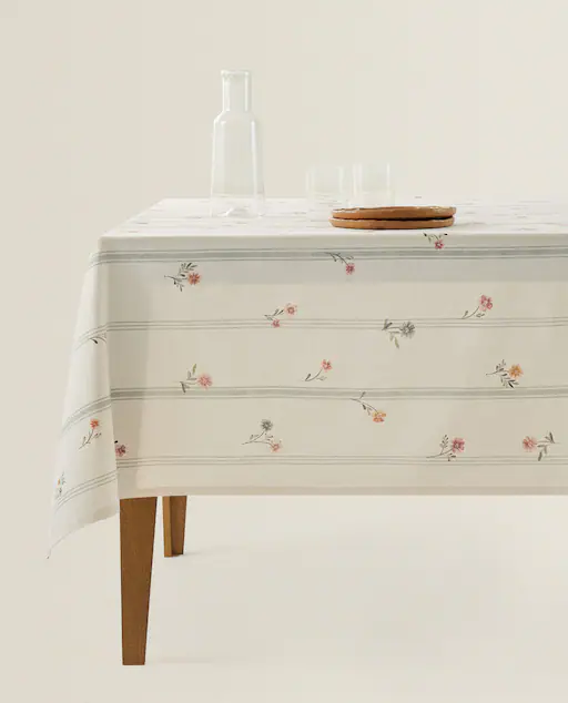 Jarras, manteles, butacas... 7 productos rebajados de Zara Home para decorar tu terraza o jardín 2 Moncloa 8260021500 1 1 2 Moncloa