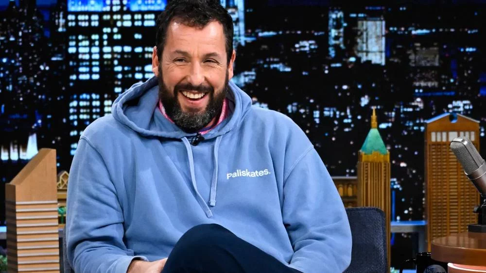 loca-anecdota-adam-sandler.webp La loca pero viral experiencia de Adam Sandler en una playa nudista ¡Con video incluido!