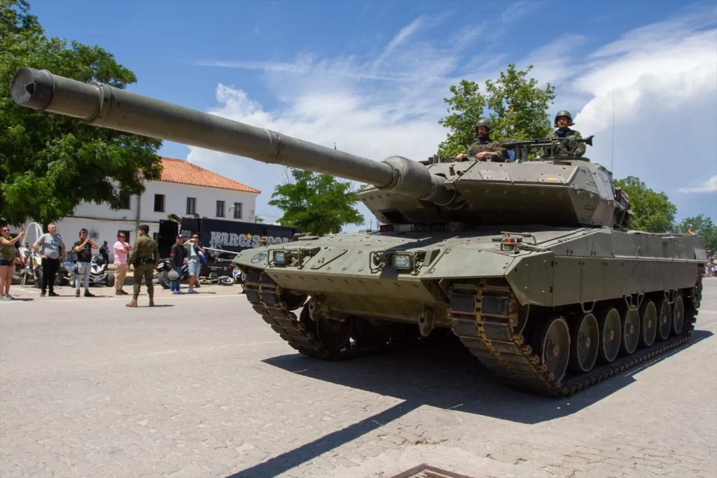 EuropaPress 4485142 tanque concentracion motera centenario acorazado base militar goloso 29 Moncloa