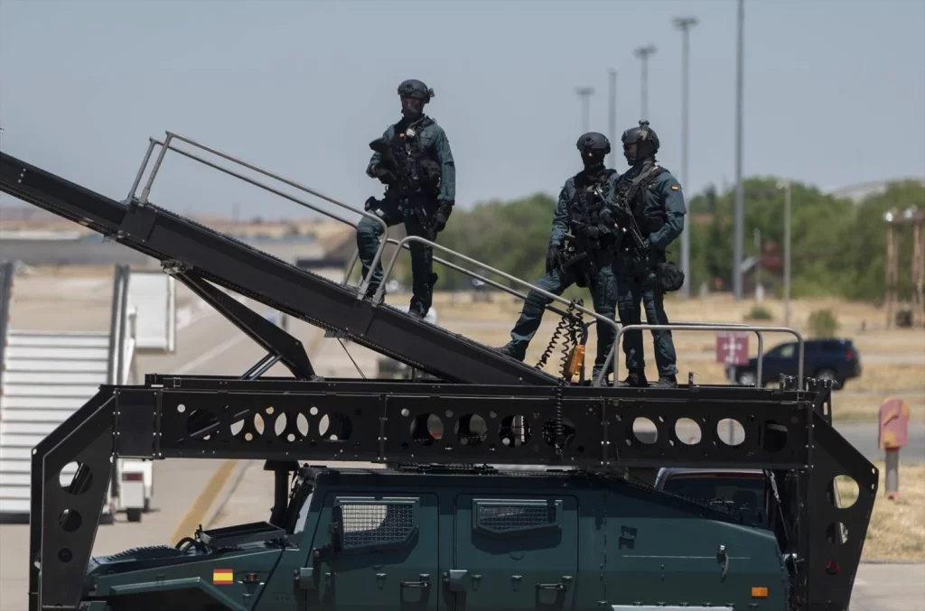 EuropaPress 4542299 varios agentes guardia civil dispositivo seguridad llegada presidente eeuu Moncloa