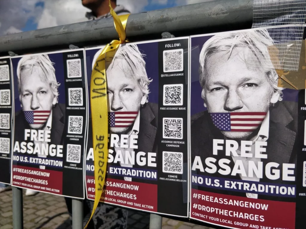 Julian Assange, fundador de WikiLeaks, llega a un acuerdo con EEUU para su libertad 2 Moncloa EuropaPress 5459678 23 september 2023 belgium brussels posters reading free assange are stuck Moncloa