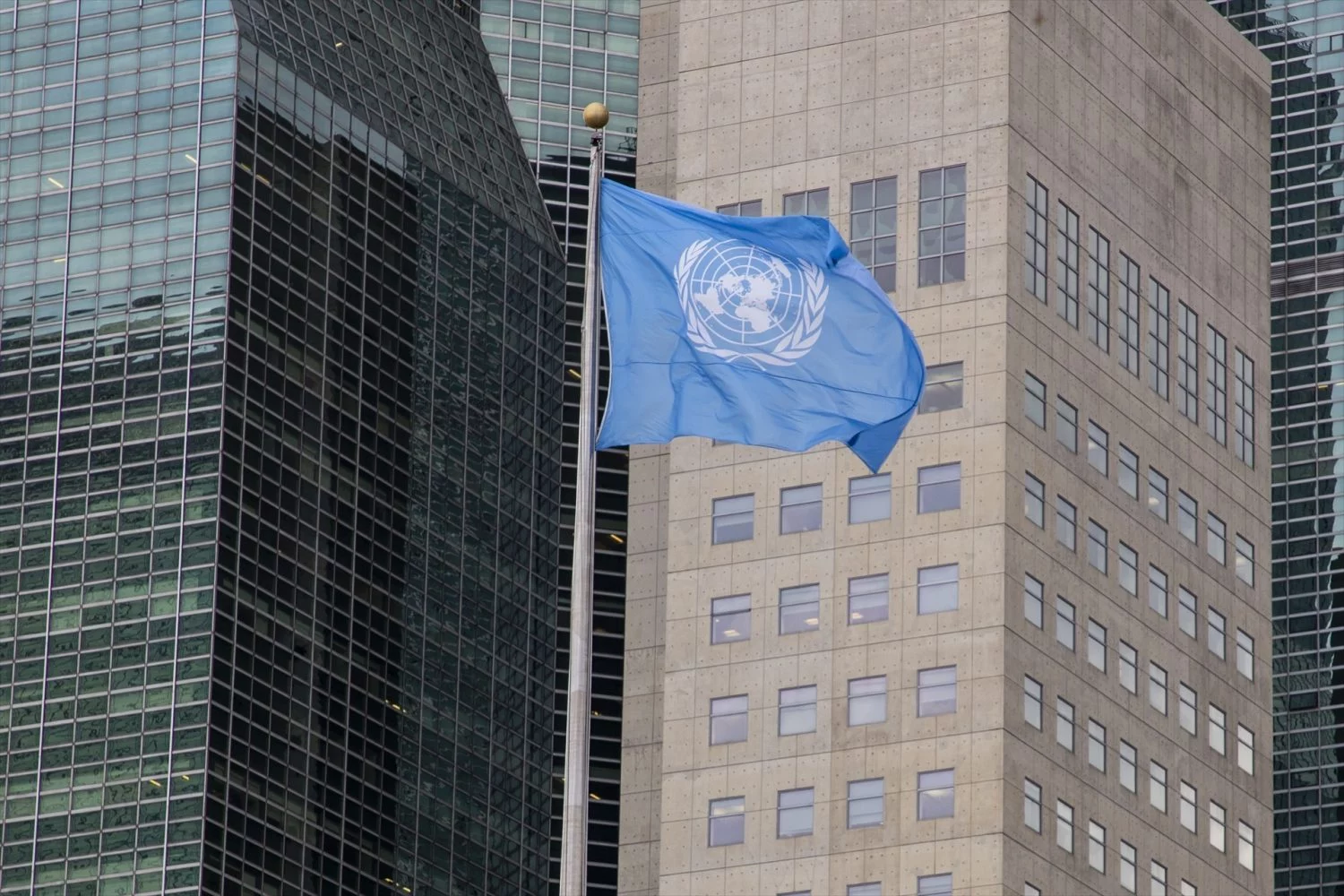 EuropaPress_5692175_bandera_naciones_unidas_sede_onu_nueva_york_eeuu_archivo
