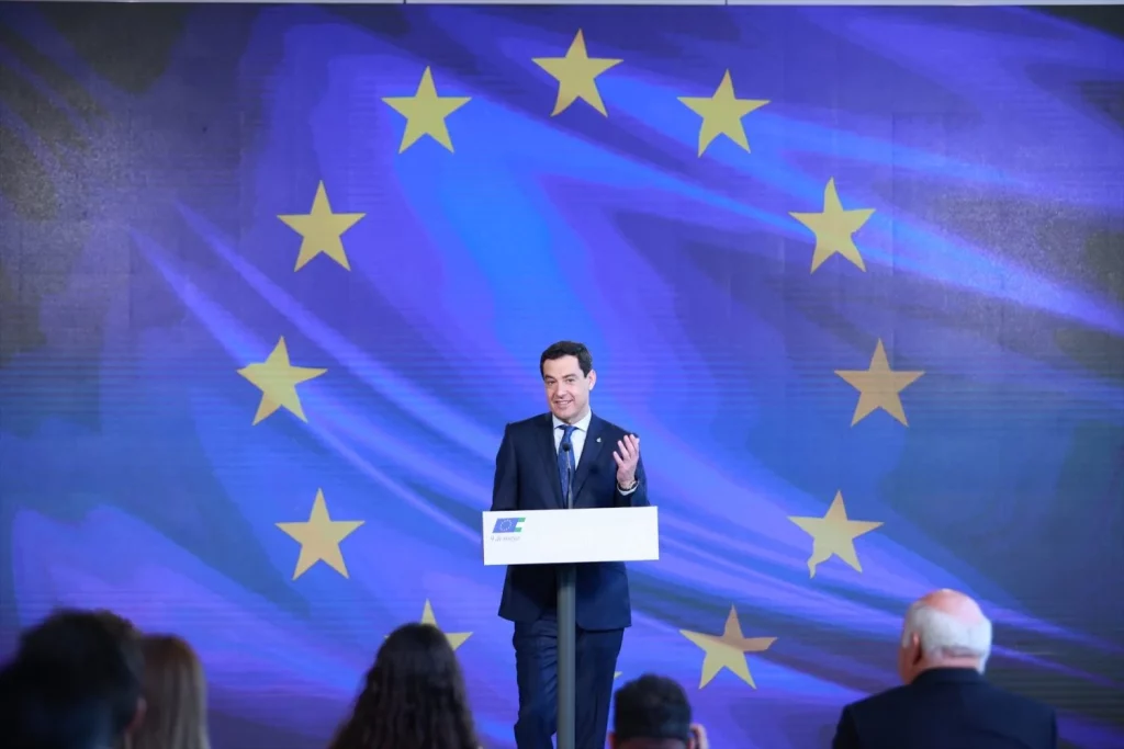 EuropaPress 5948651 presidente junta andalucia juanma moreno interviene acto conmemorativo dia Moncloa