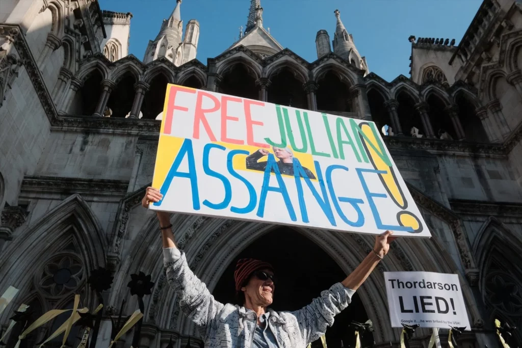 ¿Quién es Julian Assange y por qué fue arrestado? 1 Moncloa La comunidad pedía libertad de Julian Assange
