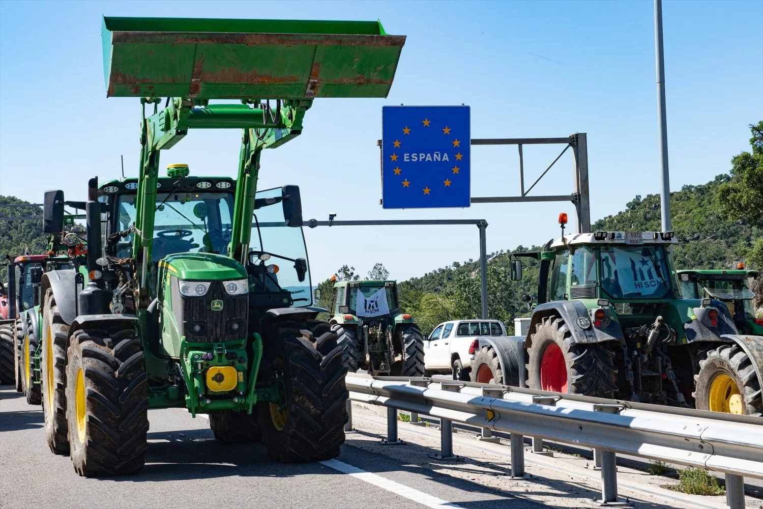 EuropaPress_6006388_tractores_circulan_protesta_agricultores_autopista_ap7_altura_le_perthus