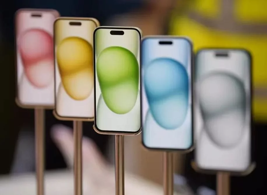 EuropaPress 6012755 archivo 22 september 2023 united kingdom london the new apple iphone 15 on Moncloa