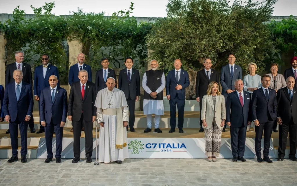 EuropaPress 6033292 14 june 2024 italy puglia pope francis stands between heads of state of the Moncloa