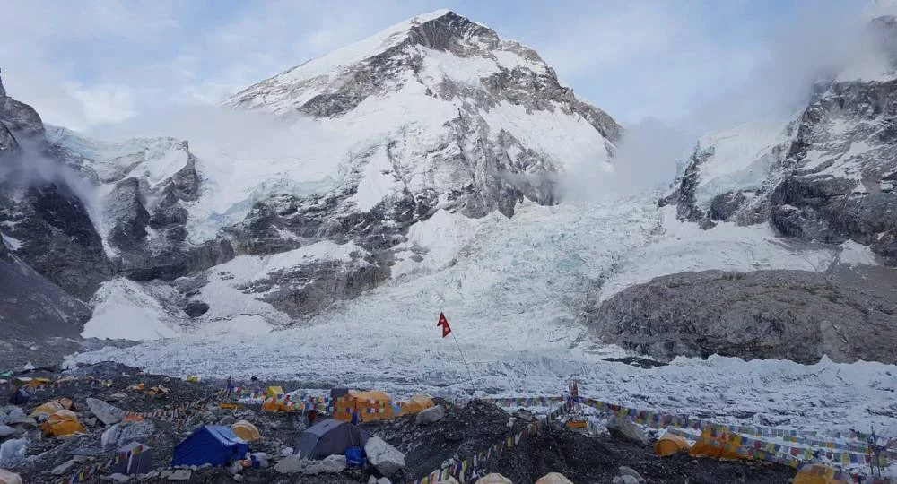Embotellamiento en el Everest: la imagen viral que muestra el exceso de alpinistas 1 Moncloa Sin embotellamiento: cuáles son las condiciones para poder escalar el Everest