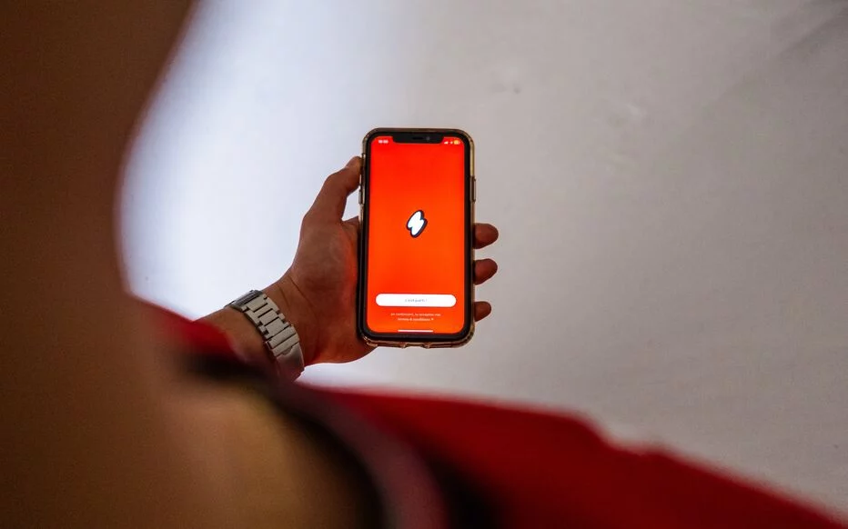 La polémica app francesa que llega a España para competir con WhatsApp 2 Moncloa Problemas de privacidad y batería