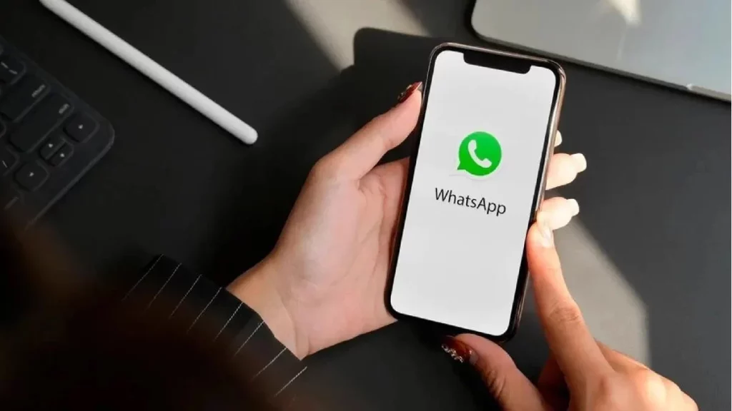 El truco viral para recuperar mensajes que hayan sido borrados en WhatsApp 2 Moncloa Qué tan seguro es usar aplicaciones de terceros en WhatsApp