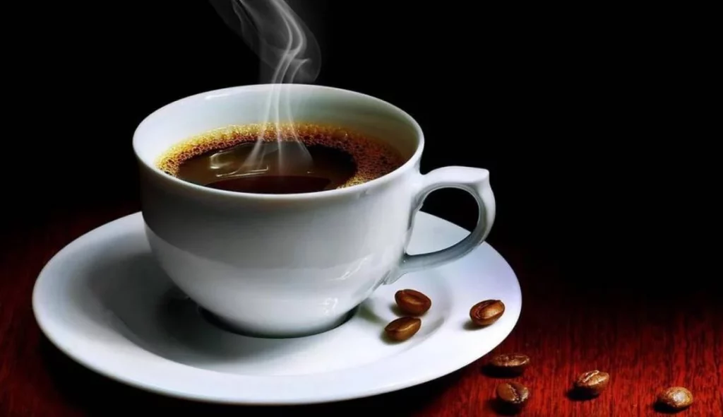 La verdad alarmante sobre el café matutino y tu estómago 1 Moncloa ¿Debo dejar de tomar café durante las mañanas?