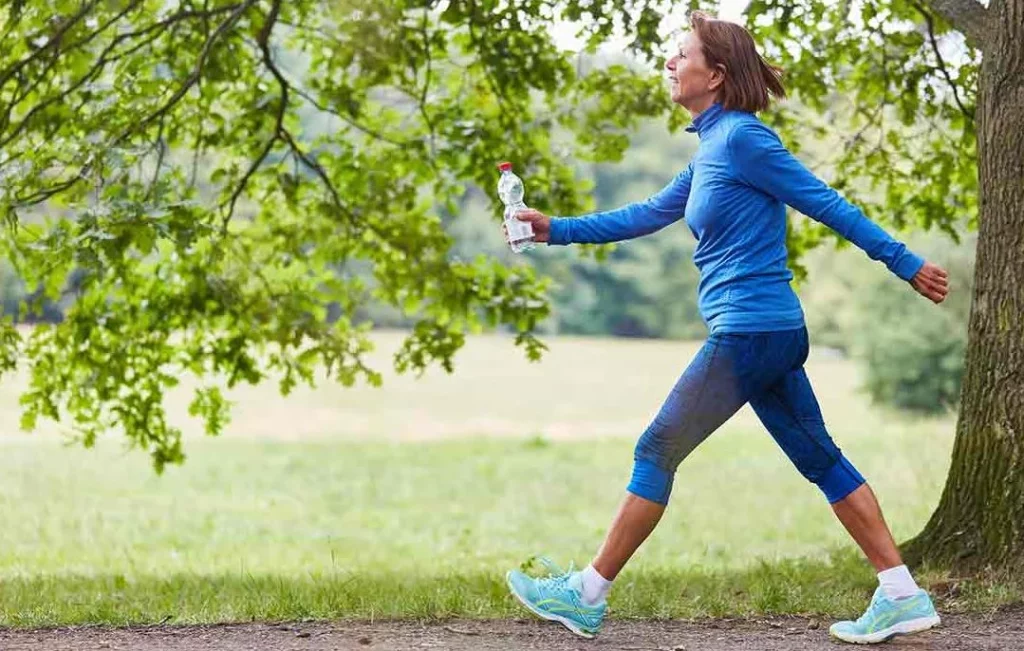 10.000 pasos no sirven sin esto: una experta en caminatas y la ciencia explican por qué 1 Moncloa La cantidad de pasos no es lo más importante para tener buena salud