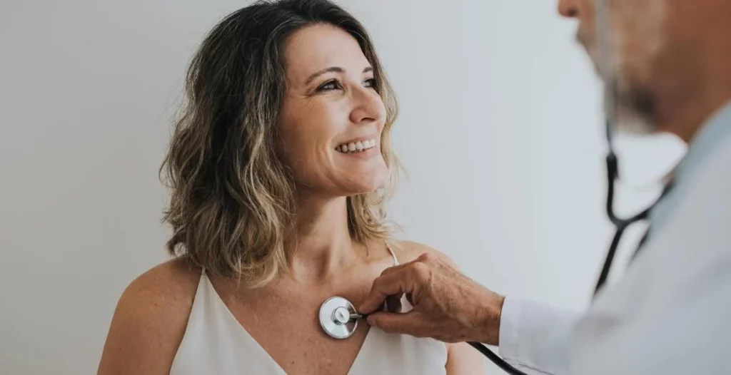 Cinco alimentos que dañan tu corazón y debes dejar ya 1 Moncloa Alimentos que pueden ser buenos para el corazón