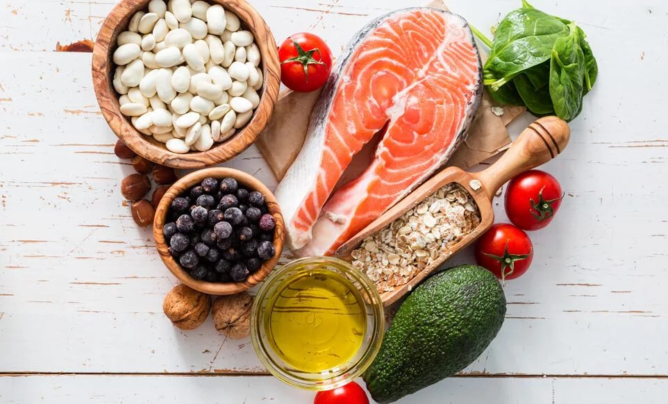 Esta es la dieta que promete eliminar las migrañas de tu vida 1 Moncloa Además de la dieta, estos consejos pueden reducir los episodios de migraña