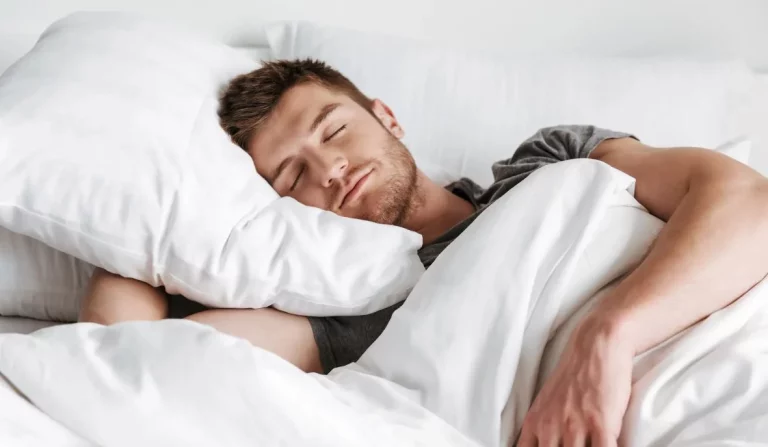 La OMS lo recomienda y pocos lo saben: este snack mejora tu descanso nocturno