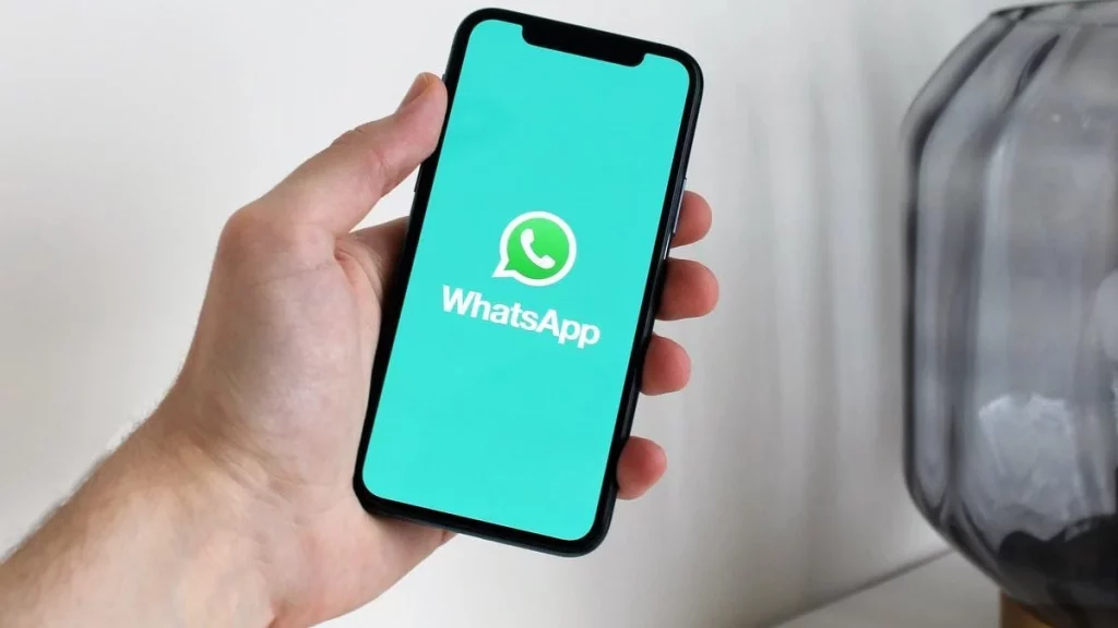 Activa el modo "Del Revés 2" en WhatsApp y sorprende a tus amigos 1 Moncloa Cómo se cambia el icono de WhatsApp en modo “Del Revés 2”