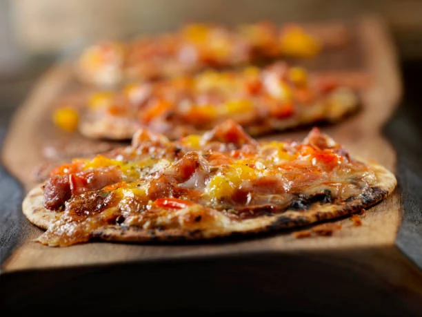 Pizza fit sin horno: lista en pocos minutos y con solo 4 ingredientes 1 Moncloa Receta de pizza fit sin horno