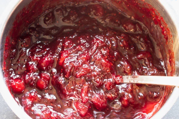 Rodajas de frambuesa bañadas en chocolate: ¡la receta viral que debes probar! 1 Moncloa Preparación de las rodajas de frambuesa