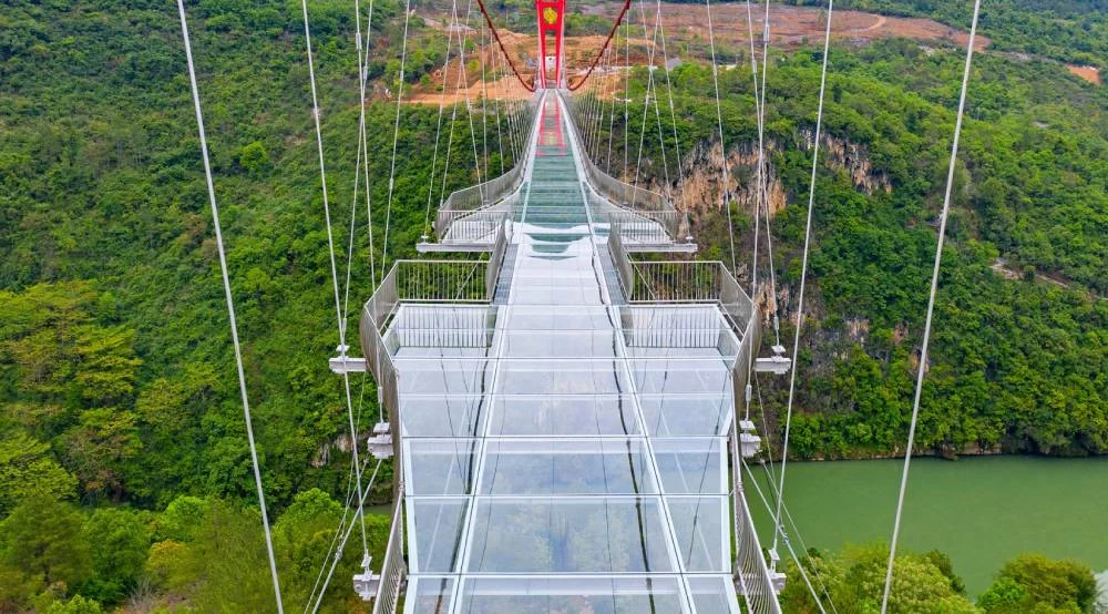 El puente más aterrador del mundo se encuentra en Japón y te dejará sin aliento 1 Moncloa Un puente de vidrio y más: cuáles son los más peligrosos que no están en Japón