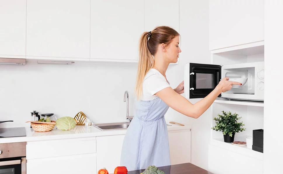 La función oculta de los agujeros en el microondas que pueden salvar tu vida 2 Moncloa Revisar el estado de la malla