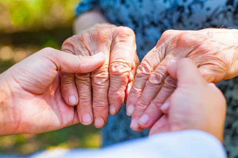 Los primeros síntomas del Parkinson que podrían tener sin saberlo 1 Moncloa oarkinsibn Moncloa
