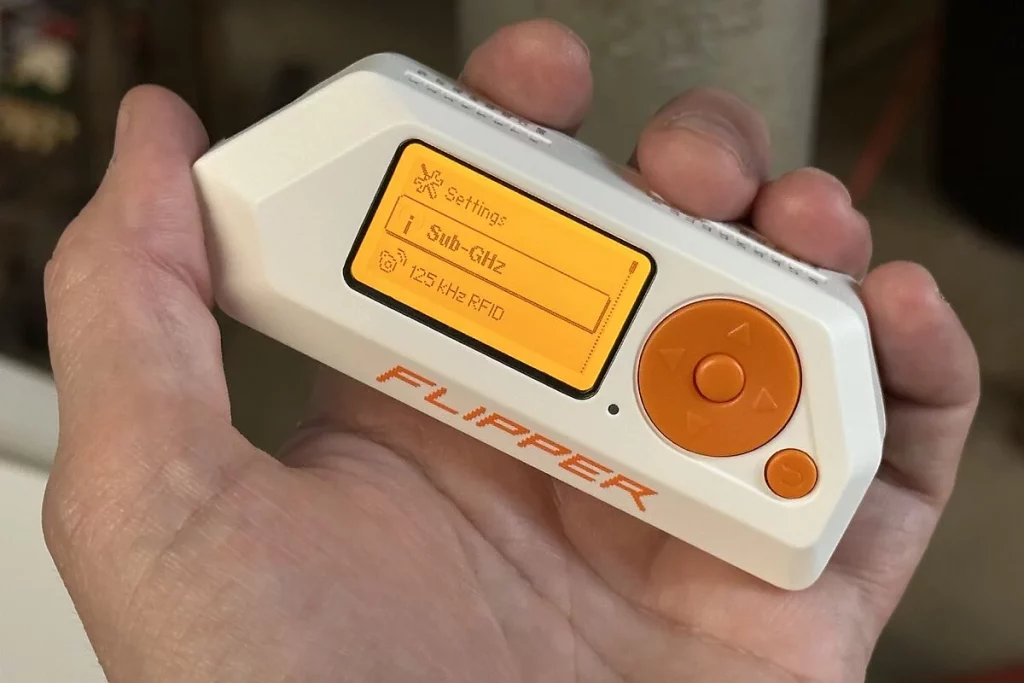 La forma infalible de proteger tu móvil de un Flipper Zero que no te va a gustar 1 Moncloa Peligros a lo que se expone el móvil con el Flipper Zero