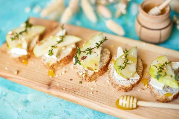 Tostadas de pera y queso azul en 10 minutos para un desayuno o merienda sofisticada