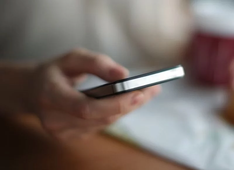CORREO ELECTRÓNICO Y NÚMERO DE TELÉFONO