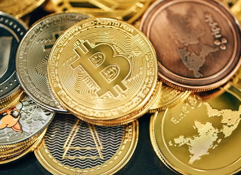 VINCULACIÓN DE CRIPTO Y ROMANCE