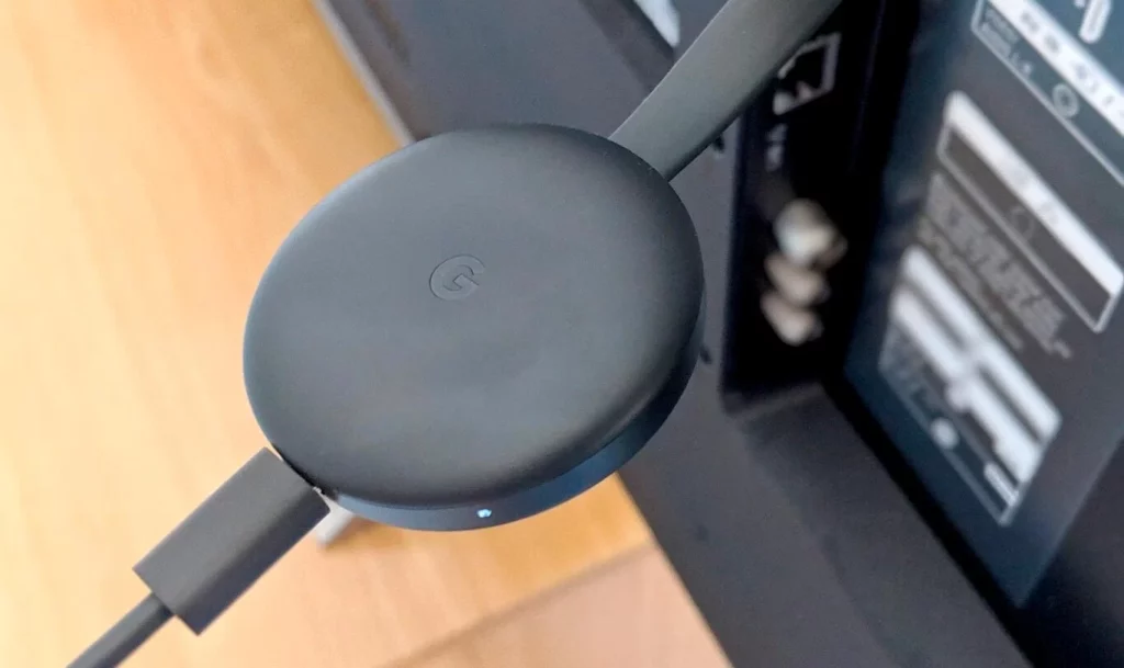 Chromecast tiene un enemigo: Así es el nuevo dispositivo para controlar el televisor que vas a querer comprar ya mismo 2 Moncloa Un diseño simple y elegante