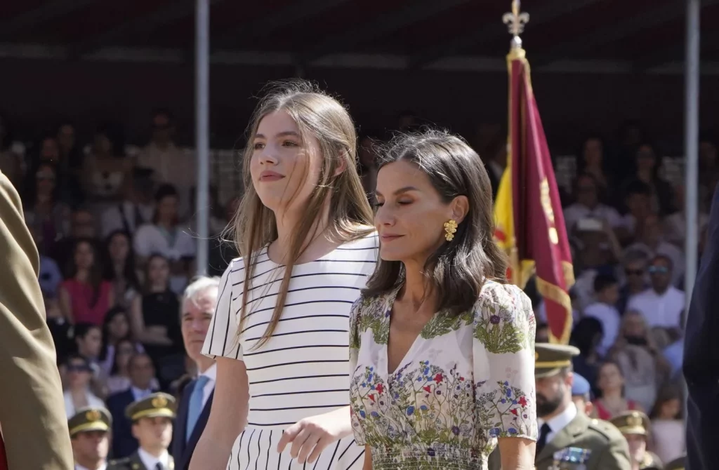 La Infanta Sofía y su madre la Reina Letizia. 