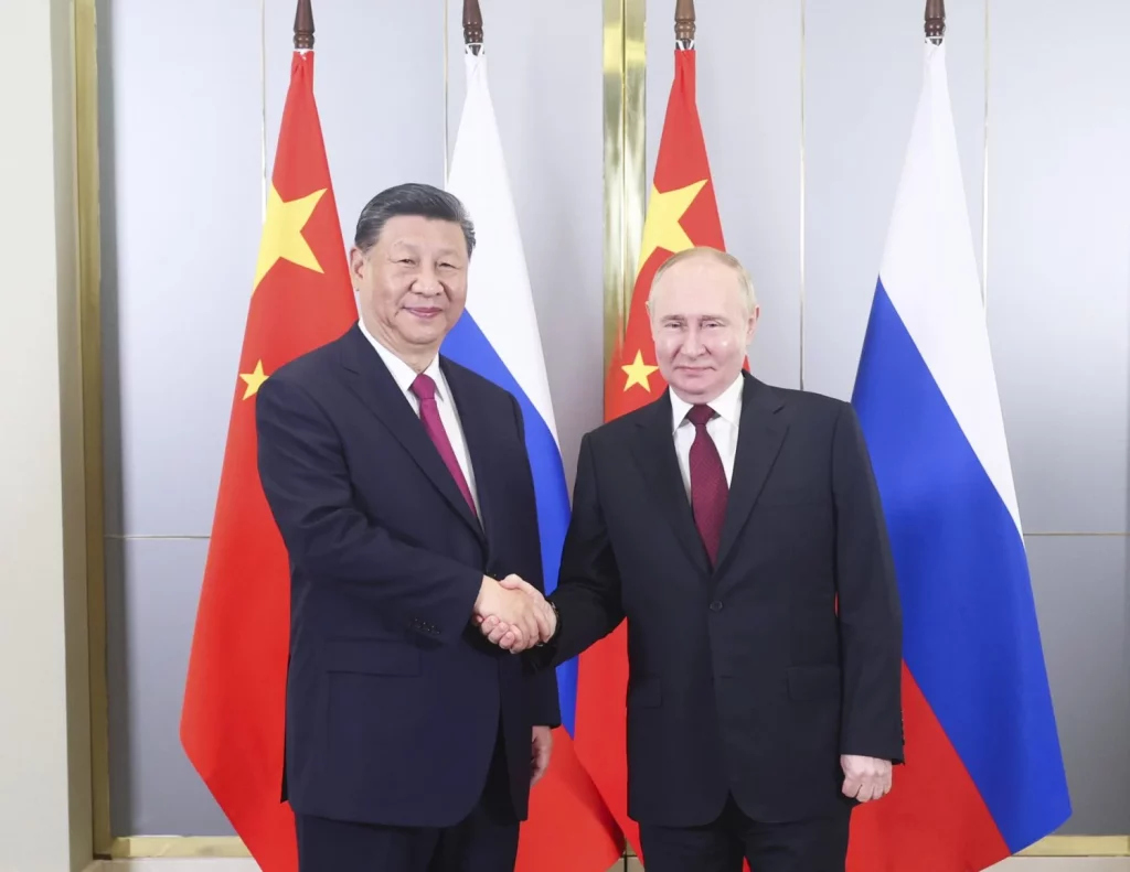 La estrategia de China para eliminar riesgos económicos 2 Moncloa EuropaPress 6070087 imagen archivo presidente chino xi jinping junto vladimir putin astana 1 Moncloa