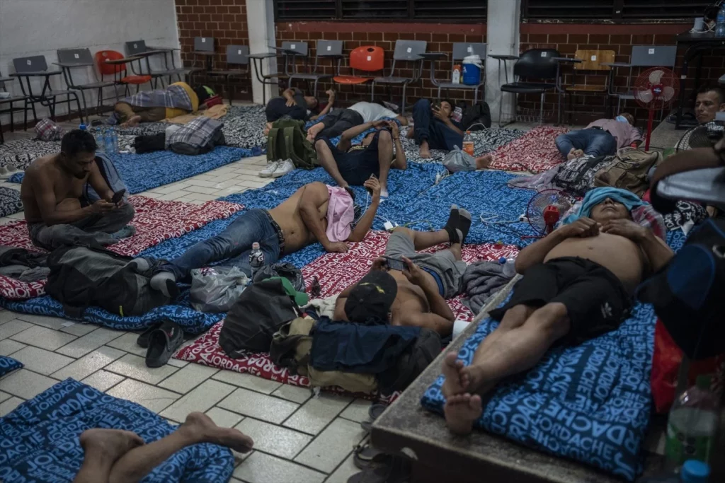 Alerta en Texas por el huracán Beryl: reportan más de 15 muertos 2 Moncloa EuropaPress 6072165 04 july 2024 mexico tulum families sleep in an emergency shelter ahead of Moncloa