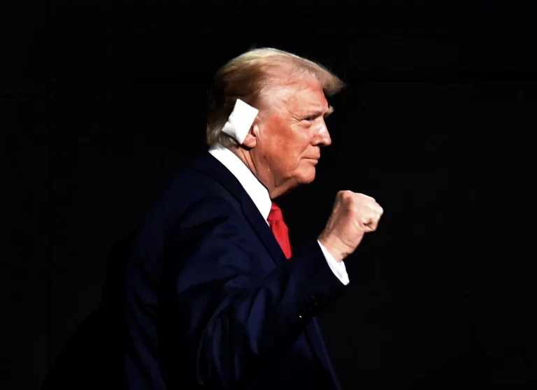 ¿Mesías o blasfemia? La imagen de Donald Trump como Jesucristo que ha provocado una rebelión en las iglesias