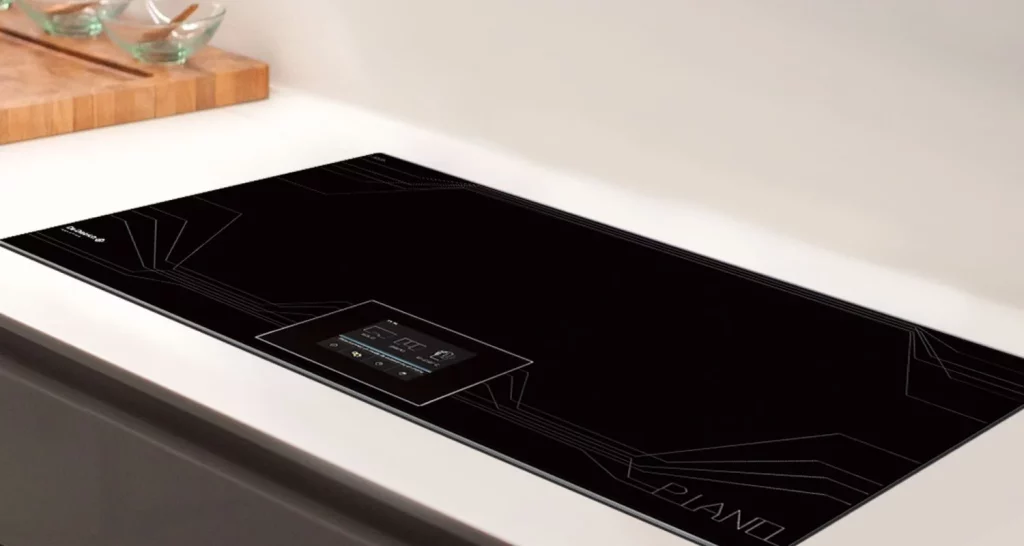 No culpes al aire acondicionado: Este es el electrodoméstico que está reventando tu factura de luz 1 Moncloa La placa de inducción, el problema en la factura de luz