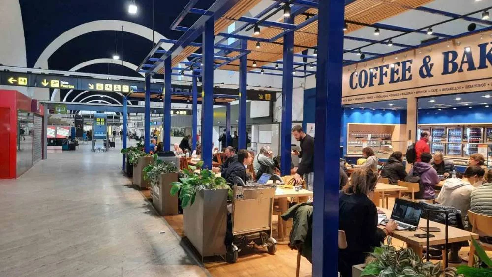 Antes de volar, aprende este truco para comer en el aeropuerto 2 Moncloa El truco para comer más barato antes de volar