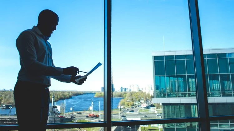 Así funcionan las nuevas ventanas inteligentes que enfrían edificios enteros y generan energía 2 Moncloa Simulaciones y experimentos