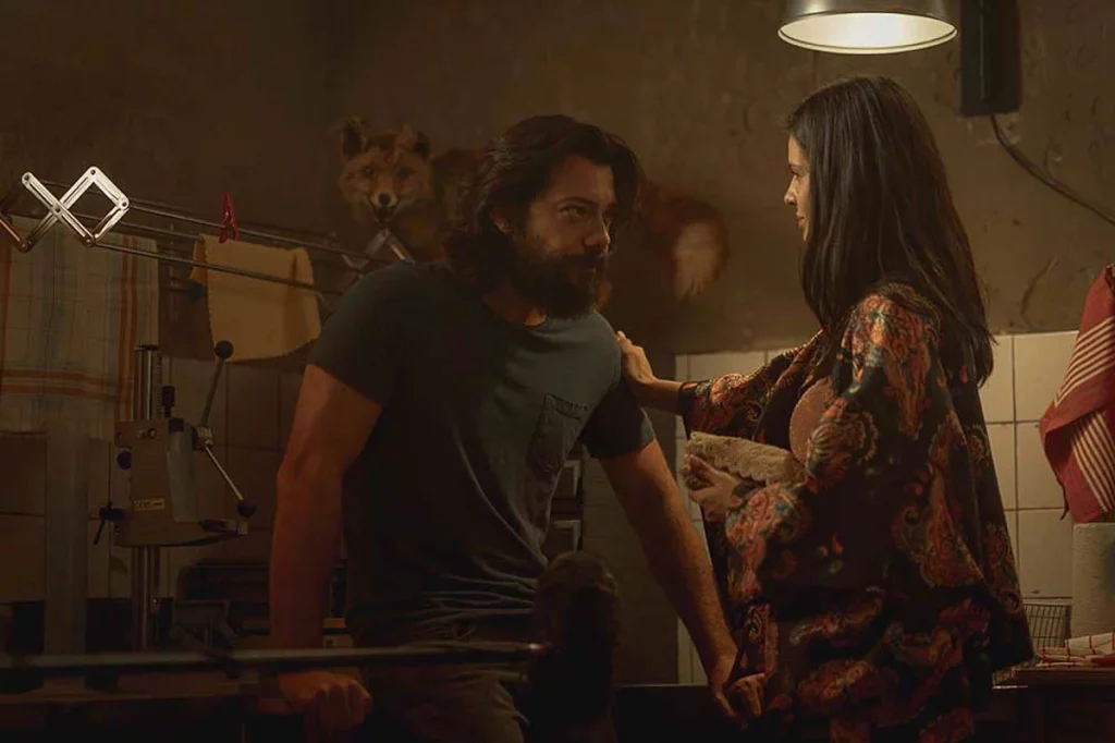 Quién es la actriz sudamericana que enciende la pantalla junto a Álvaro Morte 1 Moncloa La actriz sudamericana con la que apareció Álvaro Morte y que encendió la pantalla