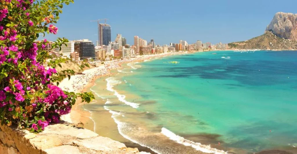 'The Sun' destaca este destino en España: "Es el más barato para turistas" 1 Moncloa Los pueblos más baratos de España, según The Sun