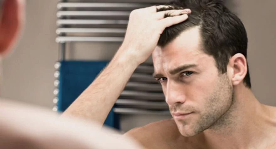 Adiós a la caspa para siempre: el ingrediente mágico que necesitas en tu champú 2 Moncloa ¿Cómo debo usar este ingrediente para acabar con la caspa?