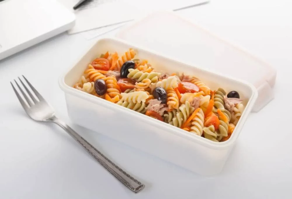 Antes de volar, aprende este truco para comer en el aeropuerto 1 Moncloa El truco para comer antes de volar que es bueno y barato