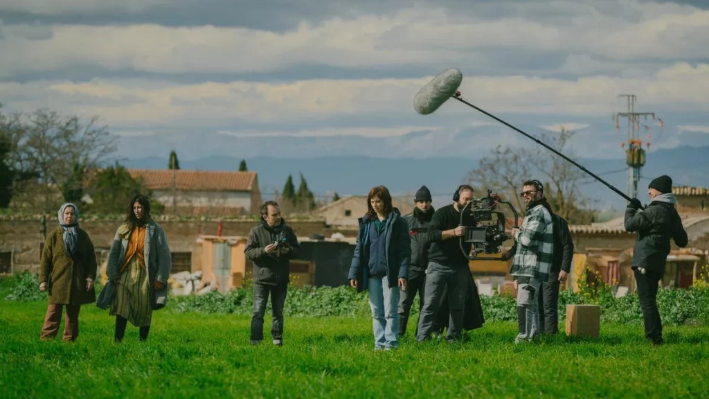 Hugo Stuven promete estremecer a España con su nueva serie de terror 2 Moncloa ¿De qué trata 'Dime tu nombre', la próxima serie de Hugo Stuven?