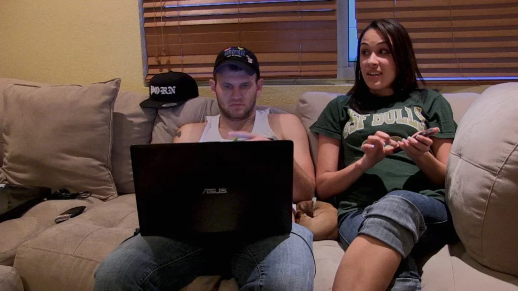 Los 82 minutos más polémicos de Netflix: una historia real llevada al extremo 1 Moncloa La película de 82 minutos de Netflix que enciende la polémica