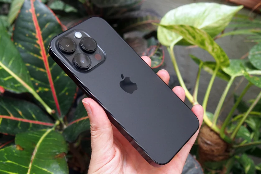 iPhone 16 Pro: colores inéditos y un botón de captura revolucionario 2 Moncloa En qué colores viene iPhone 16 Pro