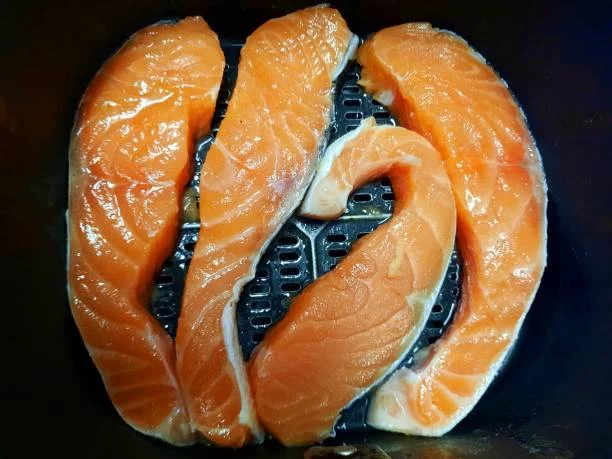 Aprende el truco de los chefs profesionales para cocinar bien el pescado en la freidora de aire 1 Moncloa Cómo cocinar bacalao en la freidora de aire