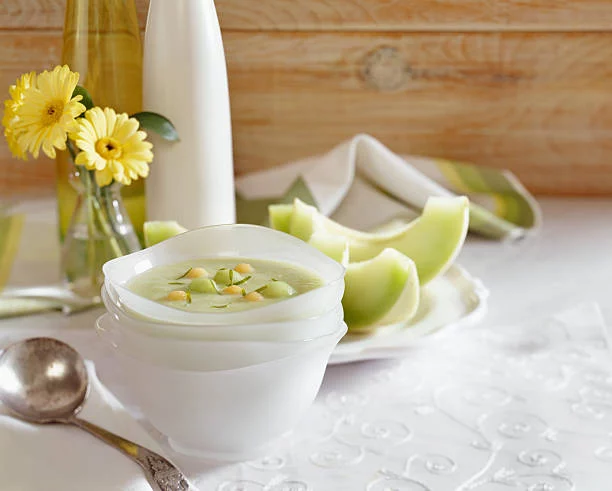 Gazpacho de melón: el refresco vitamínico que alivia la ola de calor 3 Moncloa Un toque especial para tus comidas veraniegas