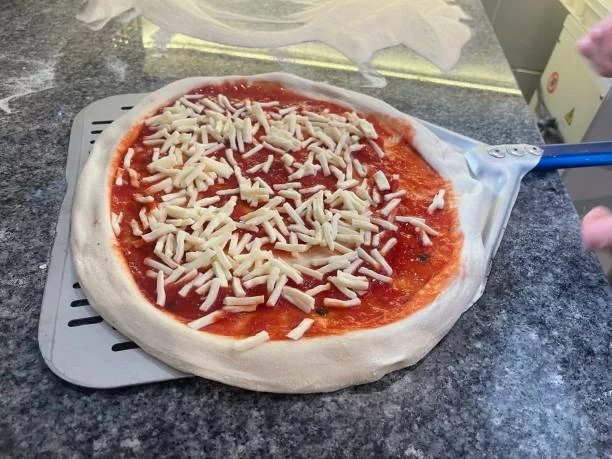 Pizza napolitana en casa: la receta italiana que ahora triunfa en España 1 Moncloa Pizza napolitana: masa, fermentación y reposo