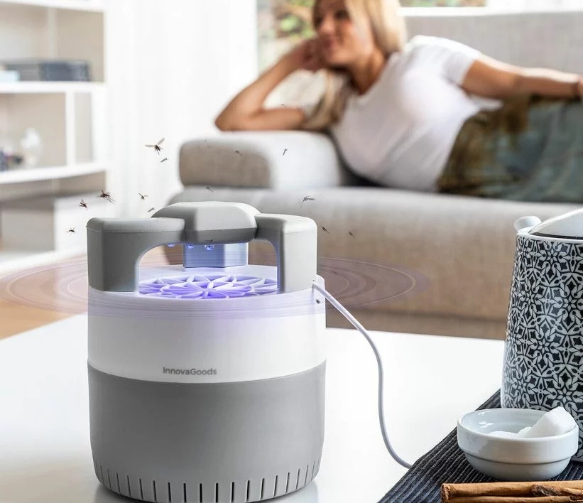 Aldi revoluciona el mercado en España con su invento que elimina mosquitos sin químicos 2 Moncloa ¿Esta lámpara de Aldi es la solución definitiva contra los mosquitos?