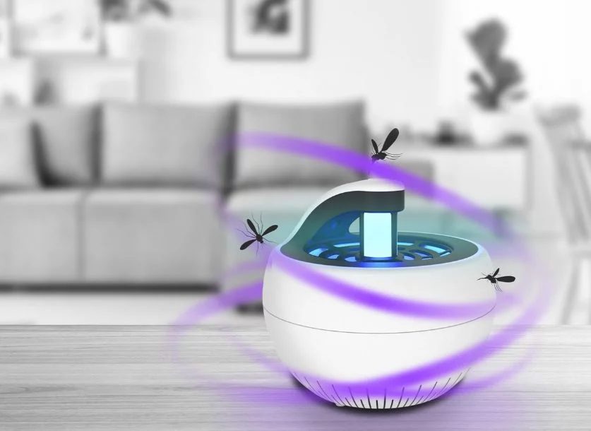 Aldi revoluciona el mercado en España con su invento que elimina mosquitos sin químicos 1 Moncloa Así funciona la lámpara de Aldi para eliminar mosquitos