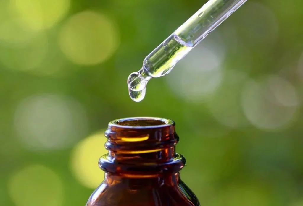 Combate infecciones con este milagroso aceite de orégano casero: Cómo prepararlo 2 Moncloa ¿Cómo debemos usar el aceite de orégano contra las infecciones?